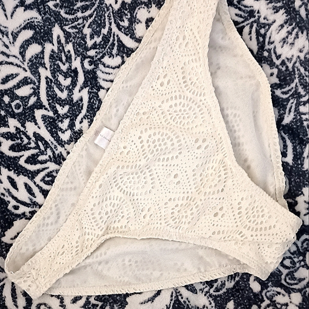 Womens Large off white lace bikini bottom new with stick tag still attached